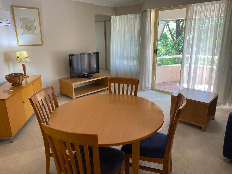 Wahroonga Waldorf Apartments Sydney image