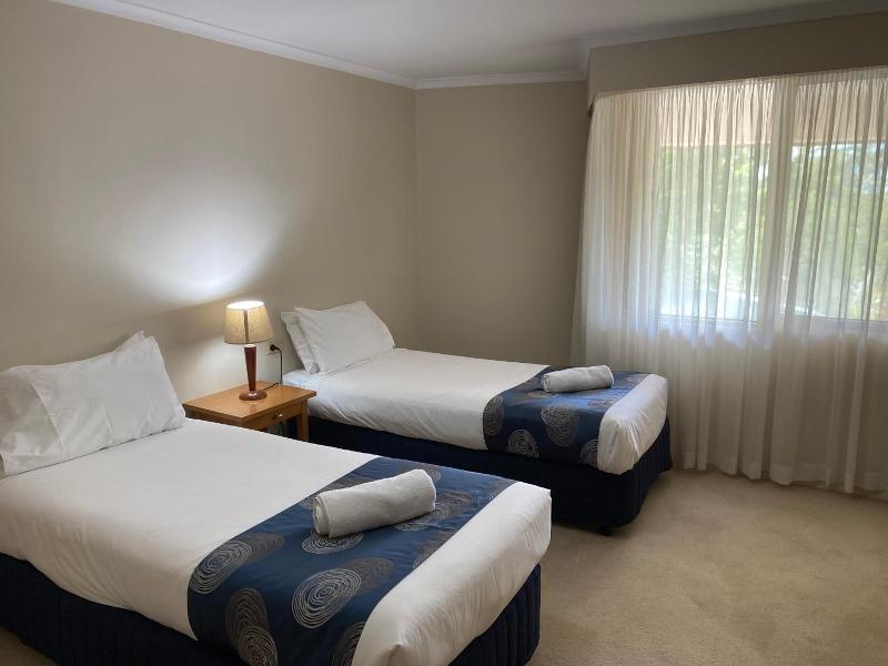Wahroonga Waldorf Apartments Sydney image