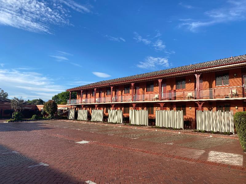 Sovereign Park Motor Inn image