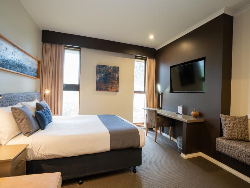 Sovereign Park Motor Inn image