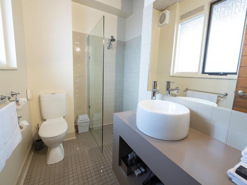 Sovereign Park Motor Inn image