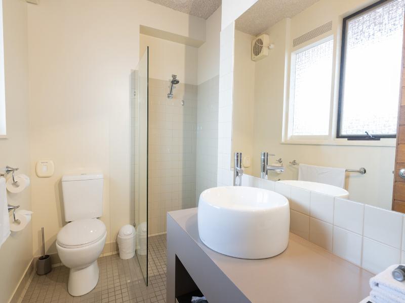 Sovereign Park Motor Inn image