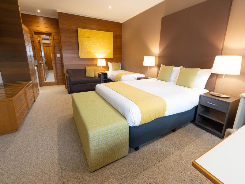 Sovereign Park Motor Inn image