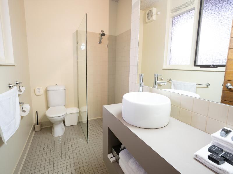 Sovereign Park Motor Inn image