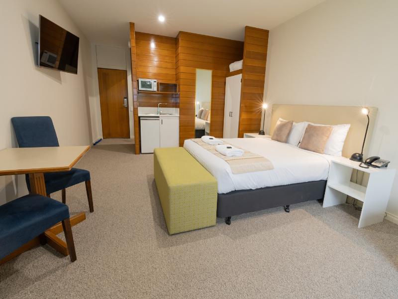 Sovereign Park Motor Inn image