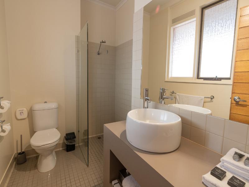 Sovereign Park Motor Inn image