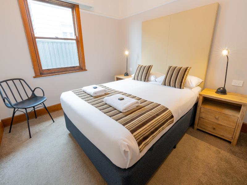 Sovereign Park Motor Inn image