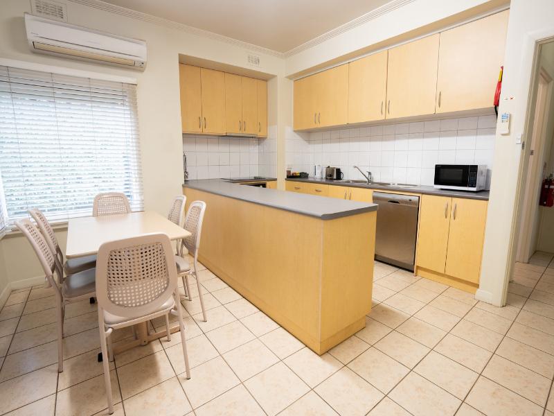 Sovereign Park Motor Inn image