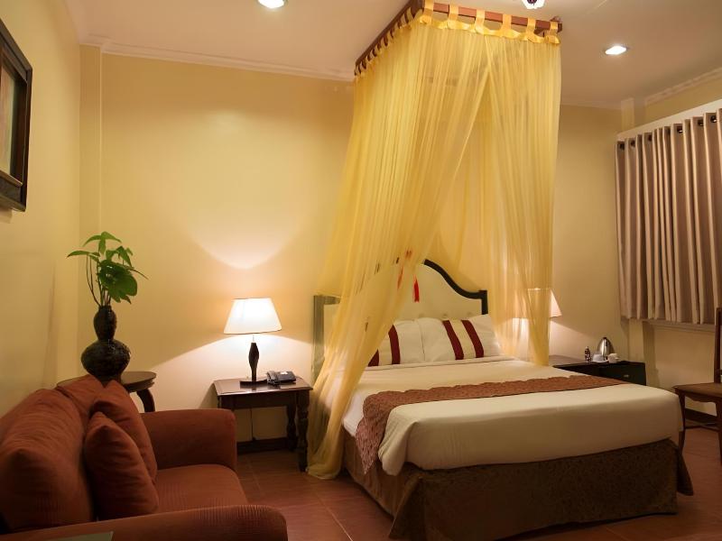 White Knight Hotel Intramuros image