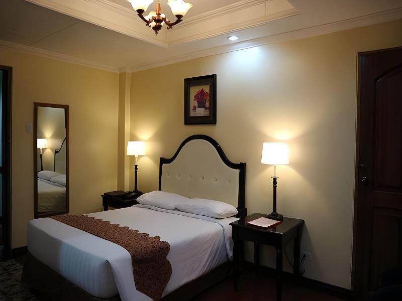 White Knight Hotel Intramuros image