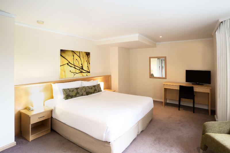 Mirage Hotel Newport image
