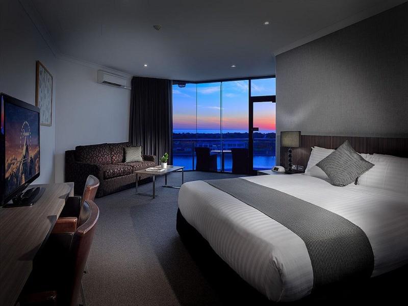 The Lakes Resort image