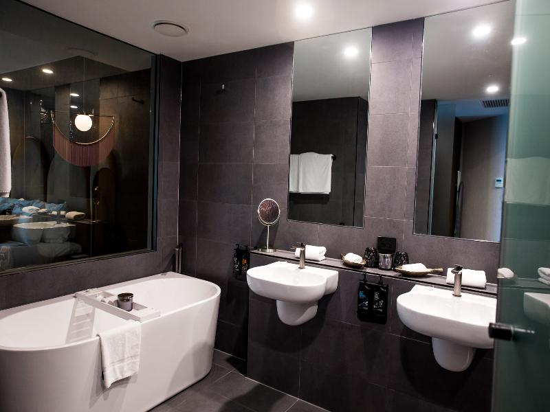 Ovolo Brisbane Fortitude Valley a Wyndham Hotel image
