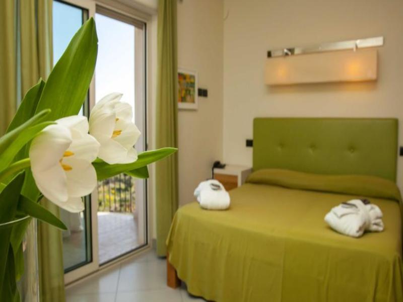 4 Spa Hotel image