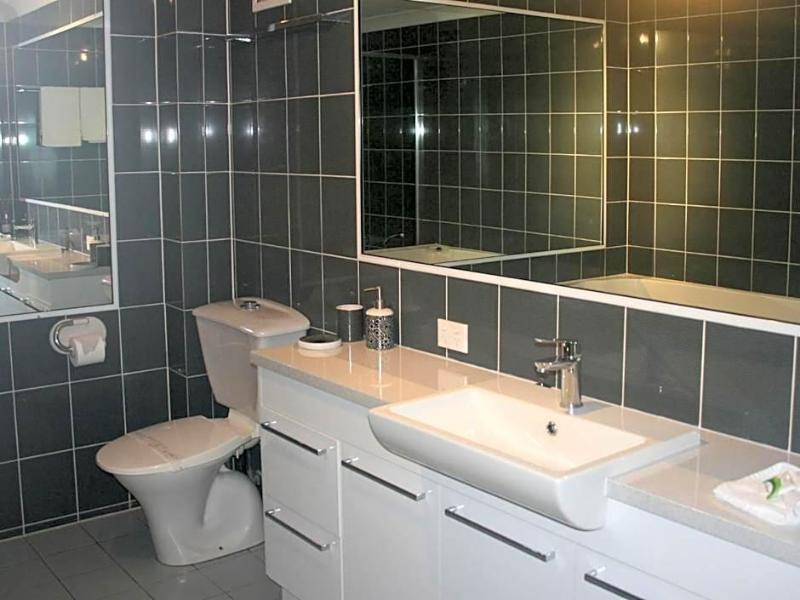 Surfers Horizons Absolute Beachfront Holiday Apart image