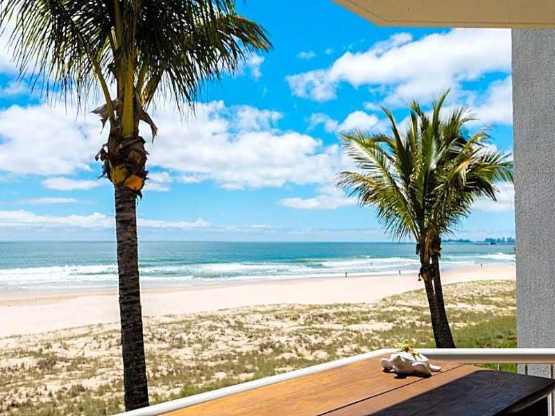 Surfers Horizons Absolute Beachfront Holiday Apart image