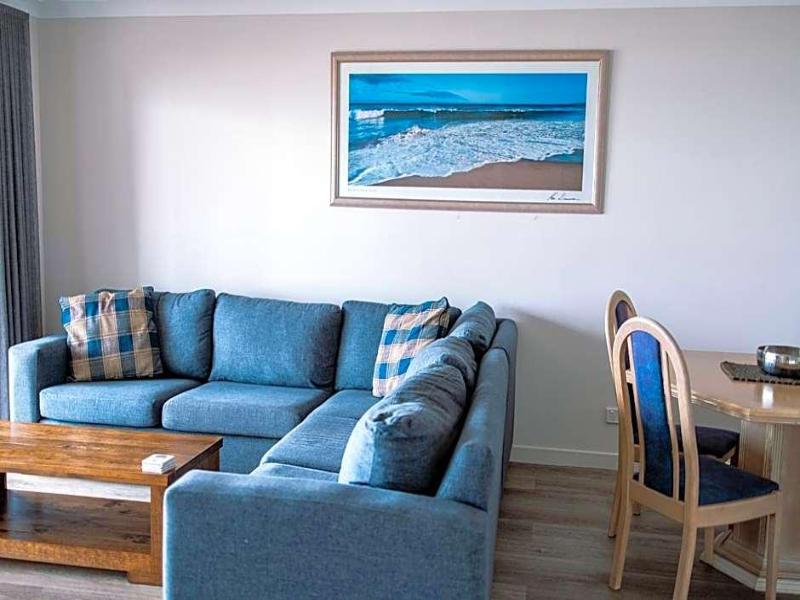 Surfers Horizons Absolute Beachfront Holiday Apart image