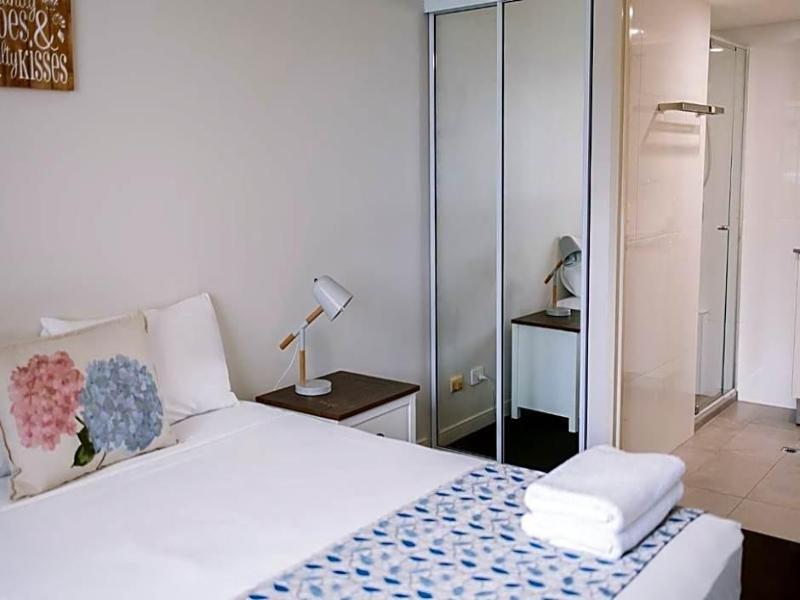 Surfers Horizons Absolute Beachfront Holiday Apart image