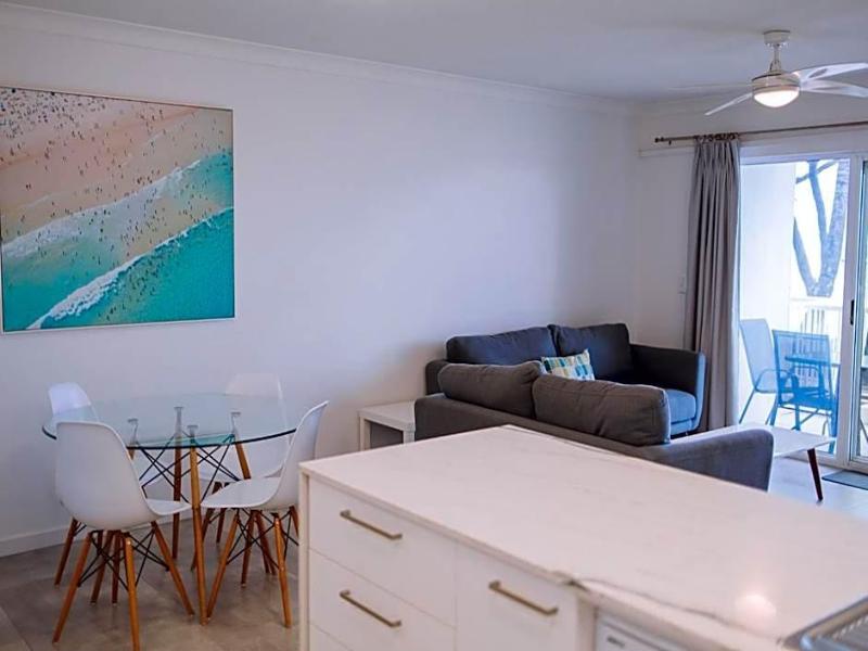 Surfers Horizons Absolute Beachfront Holiday Apart image