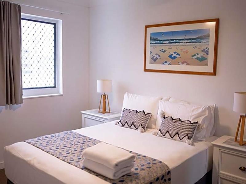 Surfers Horizons Absolute Beachfront Holiday Apart image