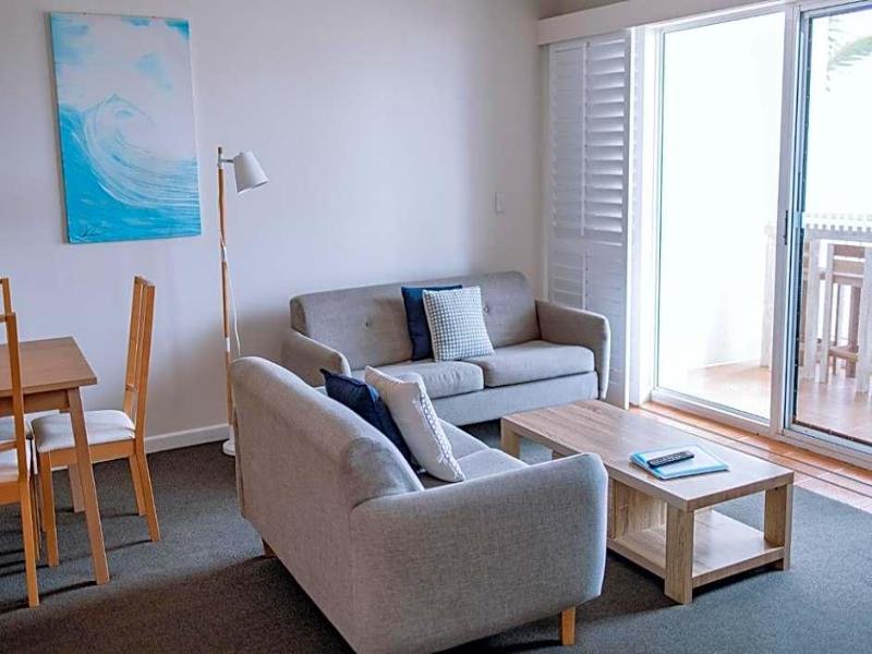 Surfers Horizons Absolute Beachfront Holiday Apart image
