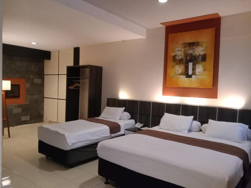 Puri Chorus Hotel image