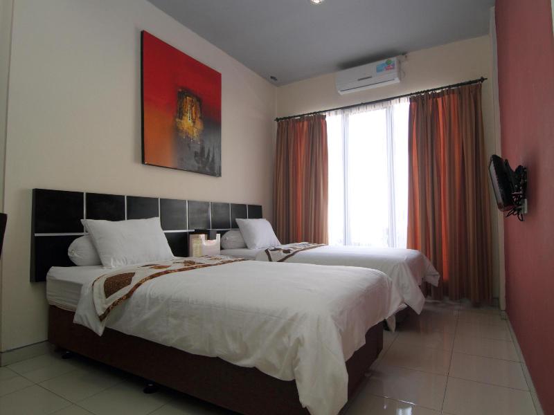 Puri Chorus Hotel image