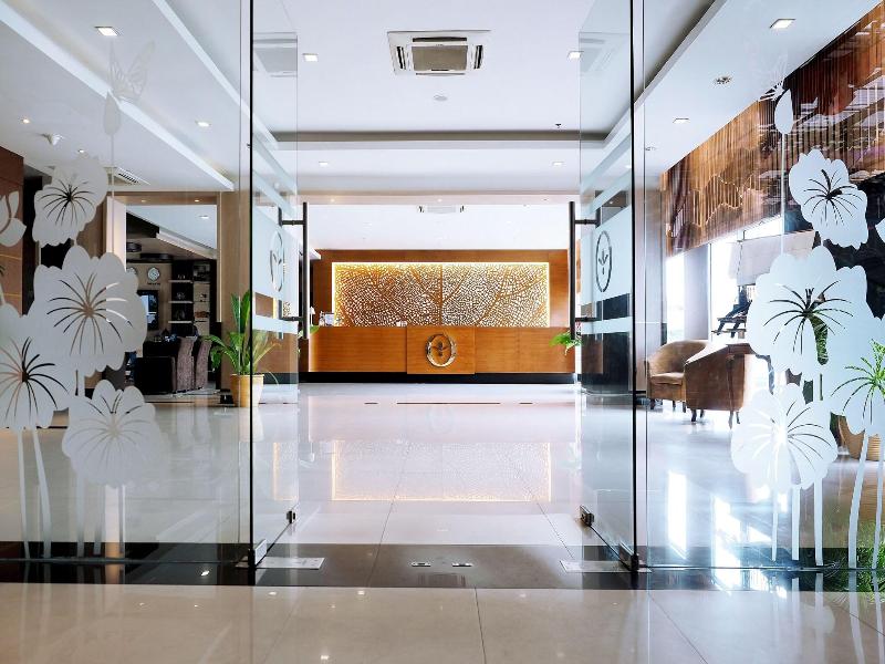 GiiA Hotel Nagoya Batam image