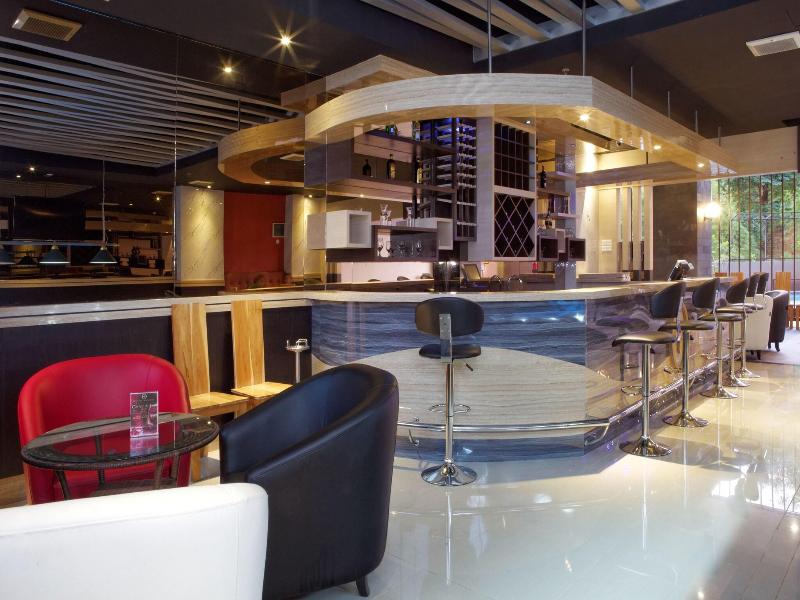 GiiA Hotel Nagoya Batam image