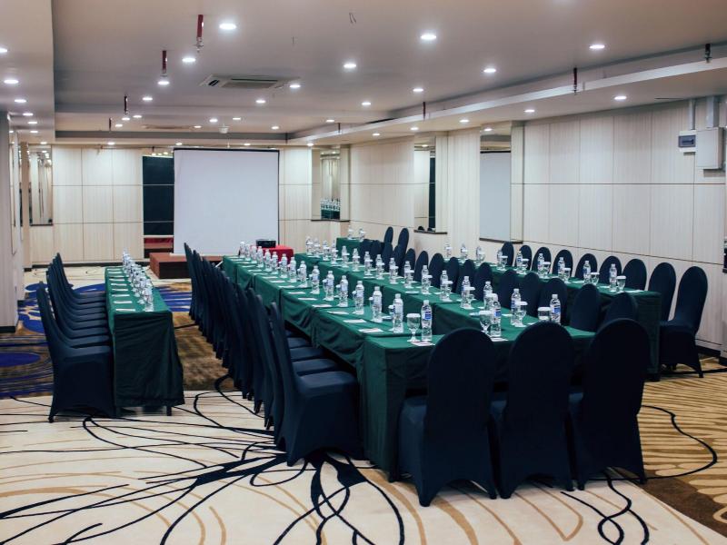 GiiA Hotel Nagoya Batam image