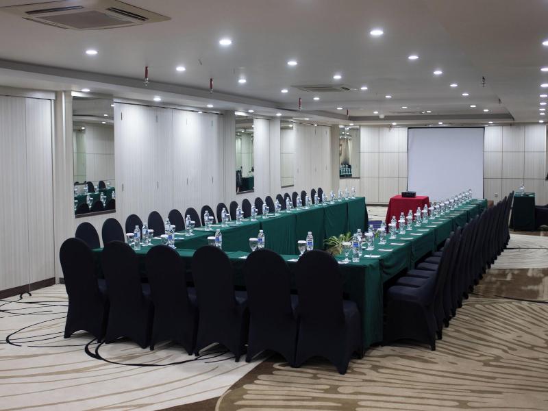 GiiA Hotel Nagoya Batam image