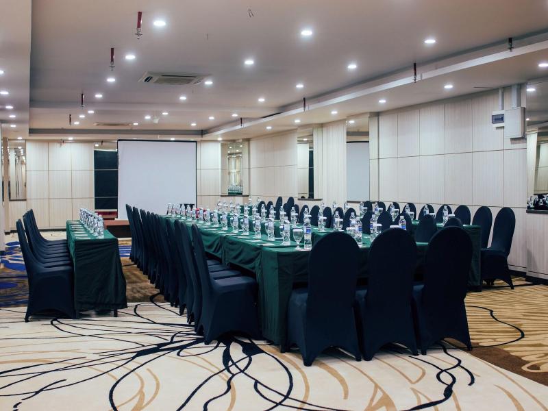 GiiA Hotel Nagoya Batam image