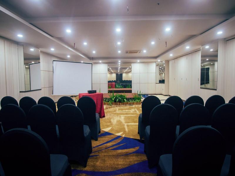 GiiA Hotel Nagoya Batam image