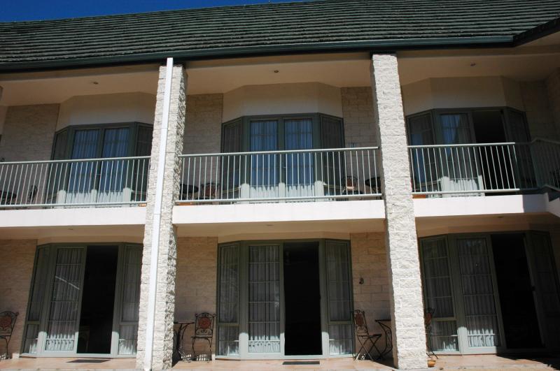 Colonial Lodge Motel