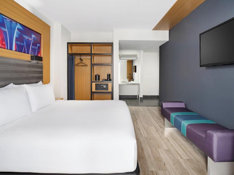 Aloft Miami Brickell image
