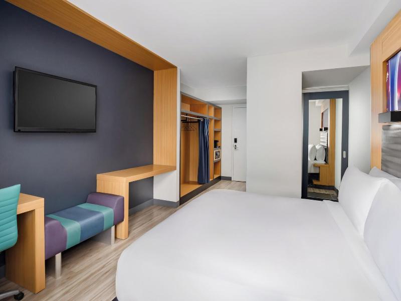 Aloft Miami Brickell image