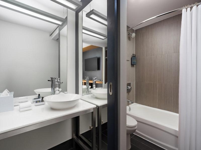 Aloft Miami Brickell image