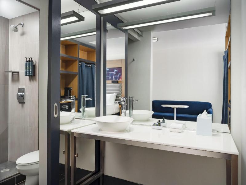 Aloft Miami Brickell image