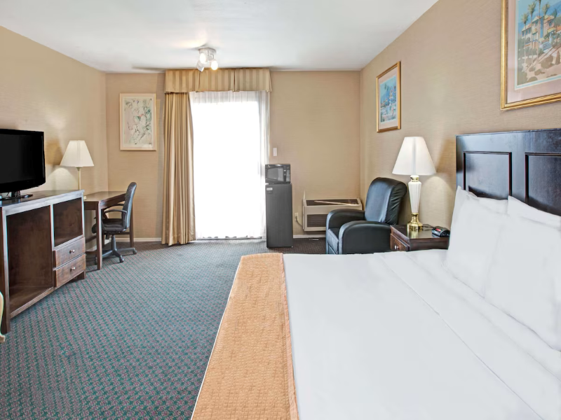 Howard Johnson by Wyndham Torrance image