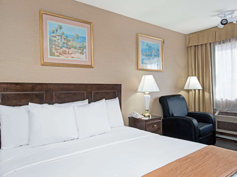 Howard Johnson by Wyndham Torrance image