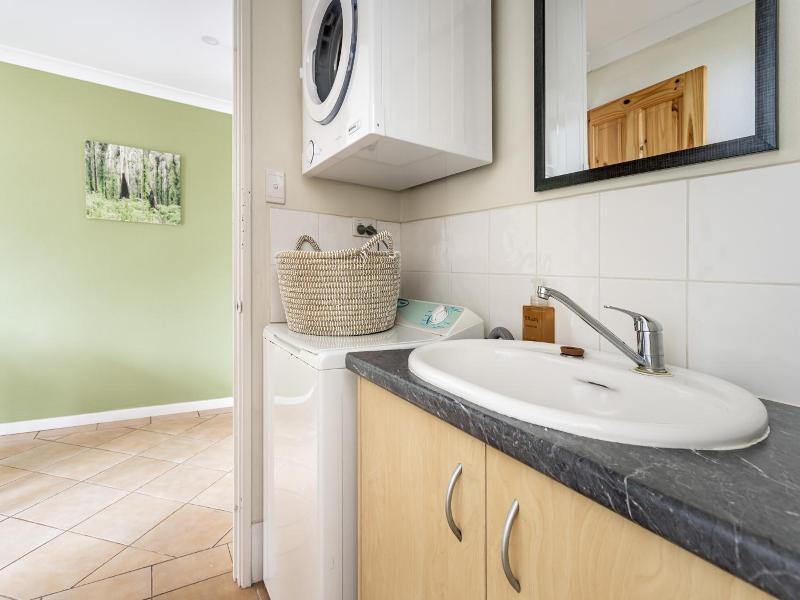 Albany Harbourside Apartments And Houses image
