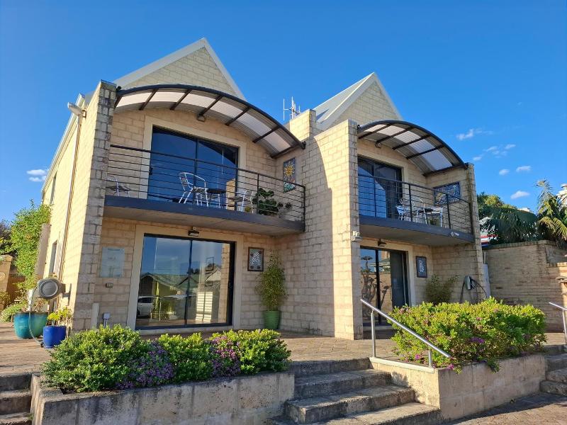 Albany Harbourside Apartments And Houses image
