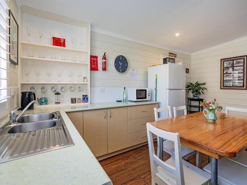 Albany Harbourside Apartments And Houses image