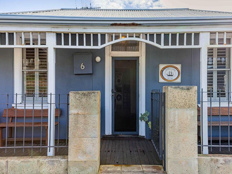 Albany Harbourside Apartments And Houses image
