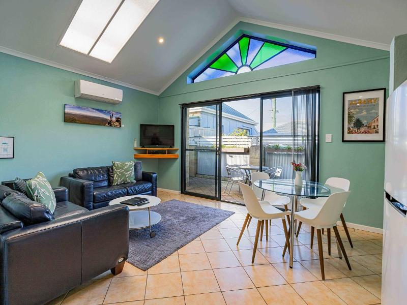 Albany Harbourside Apartments And Houses image