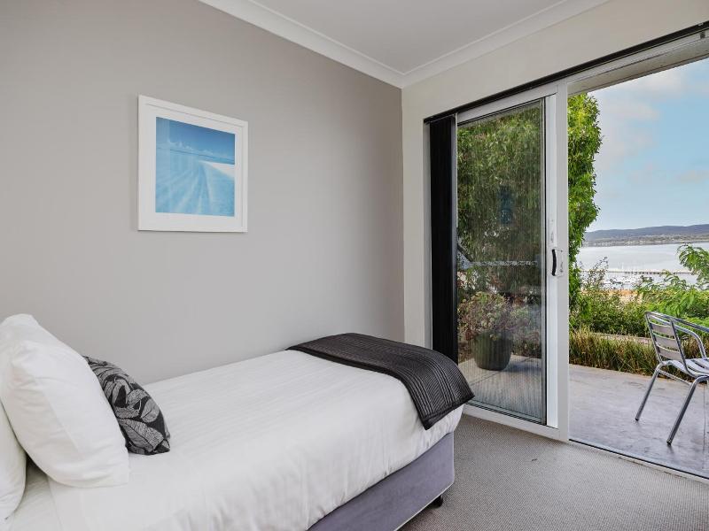 Albany Harbourside Apartments And Houses image