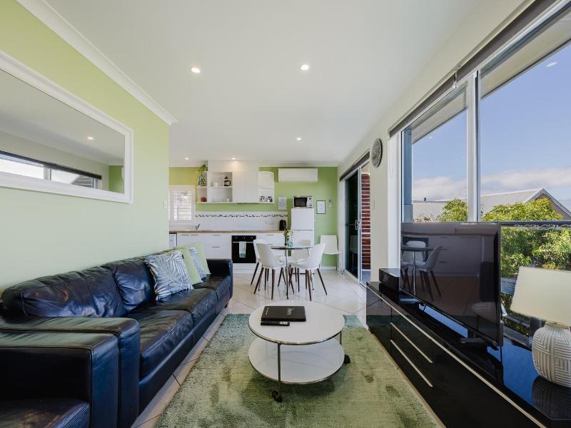 Albany Harbourside Apartments And Houses image