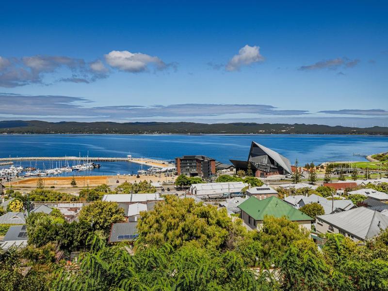 Albany Harbourside Apartments And Houses image