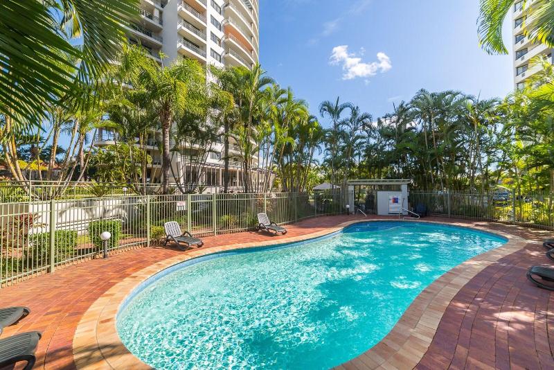 The Meriton On Main Beach image