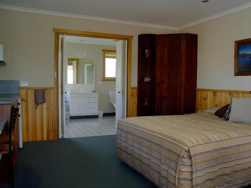 Kentish Hills Retreat image 9